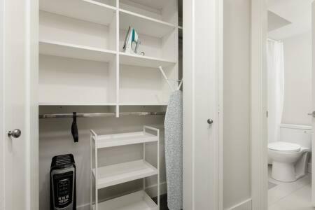 Bright New 1 Bedroom Private Secondary Basement Suite North Vancouver Dış mekan fotoğraf