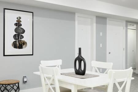 Bright New 1 Bedroom Private Secondary Basement Suite North Vancouver Dış mekan fotoğraf