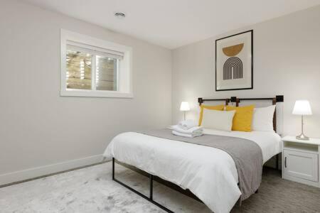 Bright New 1 Bedroom Private Secondary Basement Suite North Vancouver Dış mekan fotoğraf