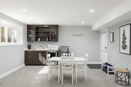 Bright New 1 Bedroom Private Secondary Basement Suite North Vancouver Dış mekan fotoğraf